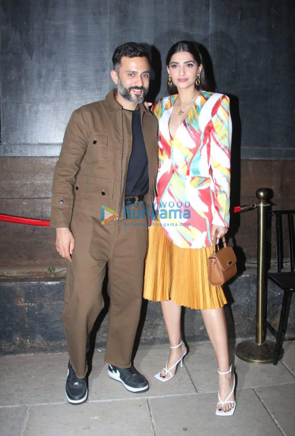 Photos: Sonam Kapoor Ahuja, Anand Ahuja and others snapped at Bhane’s 5th anniversary celebrations Photos: Sonam Kapoor Ahuja, Anand Ahuja and others snapped at Bhane’s 5th anniversary celebrations