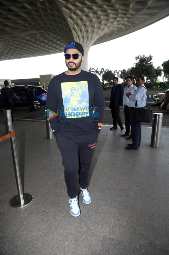 photos sonam kapoor ahuja sunny deol arjun kapoor and pooja hegde snapped at the airport