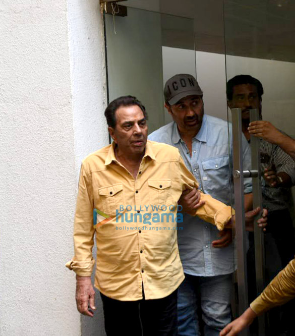 Photos: Sunny Deol and Dharmendra snapped in Juhu