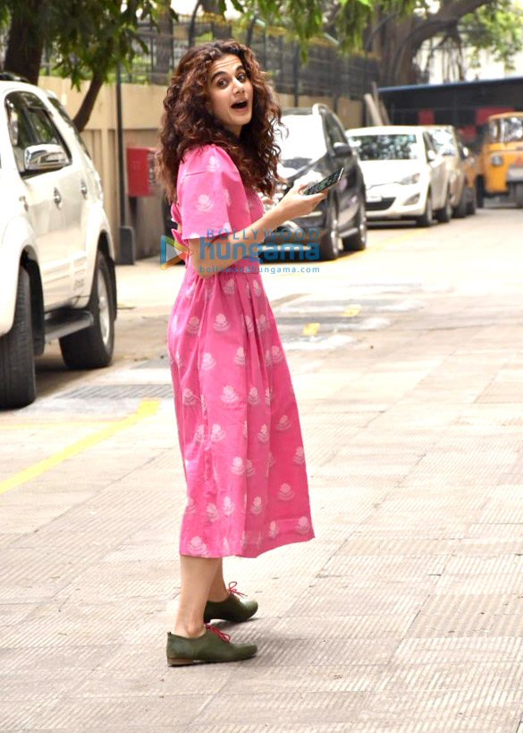 photos taapsee pannu snapped in andheri 1