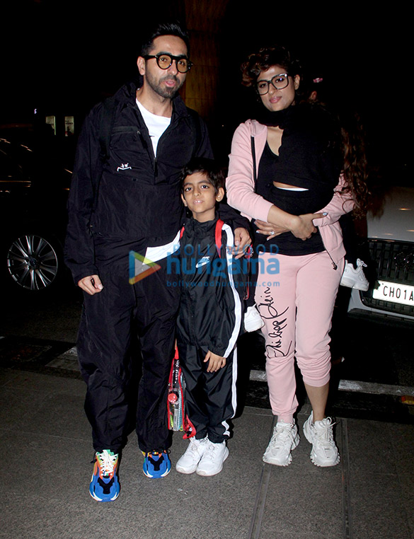 photos urvashi rautela vicky kaushal mouni roy and others snapped at the airport 4