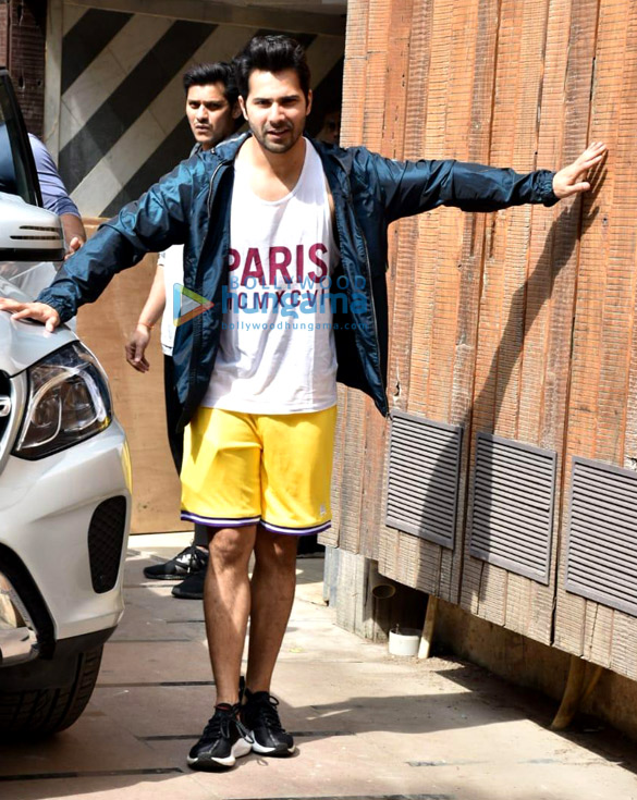 photos varun dhawan genelia dsouza and mira kapoor spotted at the gym 1