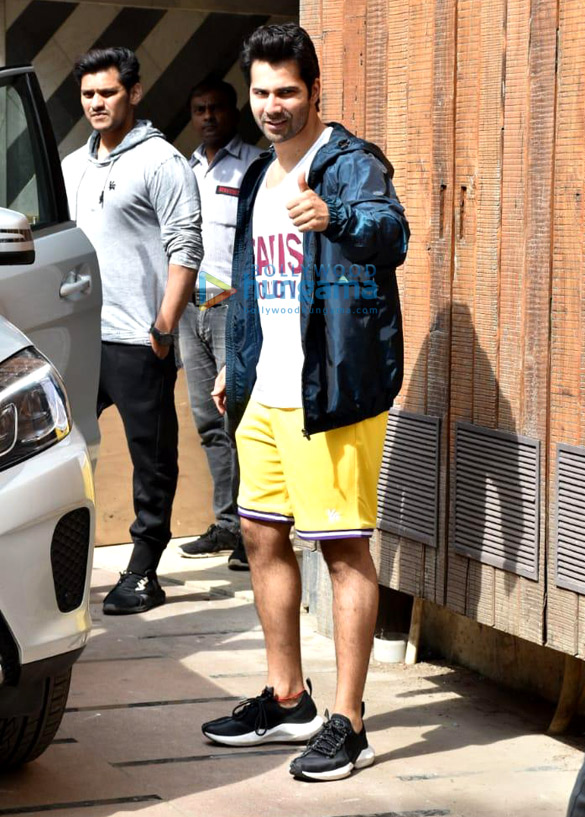 photos varun dhawan genelia dsouza and mira kapoor spotted at the gym 4