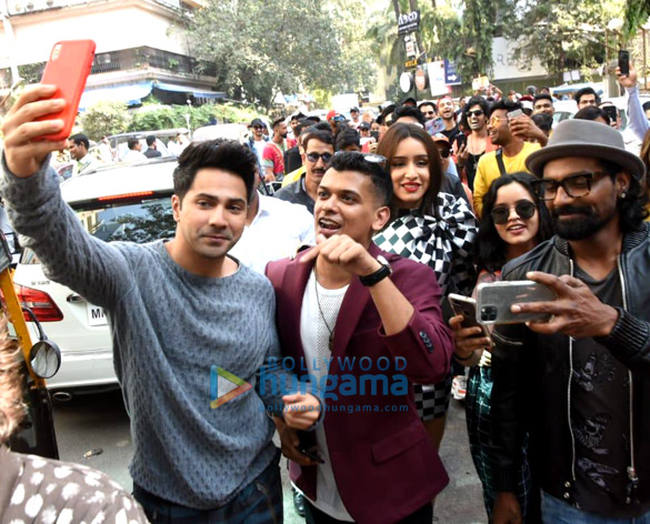 photos varun dhawan shraddha kapoor nora fatehi and others grace the trailer launch of street dancer 3d 1