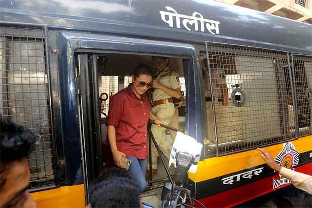 Rani Mukerji hits the streets to meet traffic cops to see them in action 
