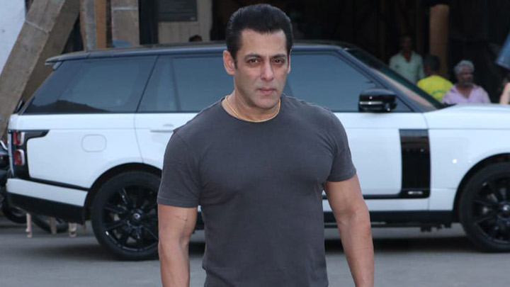 Salman Khan spotted at Mehboob Studio in Bandra