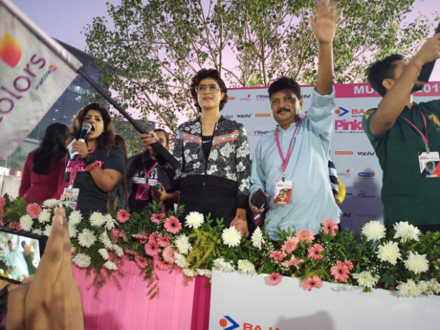 Tahira Kashyap shares her inspirational story with 11000 women at Pinkathon