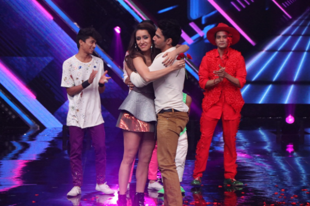 Varun Dhawan reveals he had a huge CRUSH on Street Dancer 3D co-star Shraddha Kapoor Varun Dhawan reveals he had a huge CRUSH on Street Dancer 3D co-star Shraddha Kapoor