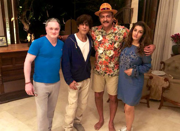 Shah Rukh Khan parties with Raveena Tandon and Ravi Shastri at his Alibaug home, see photo
