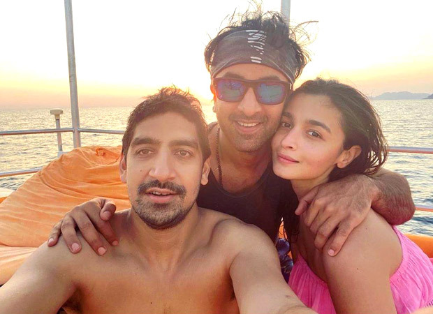 Alia Bhatt poses by the sea with her best boys, Ranbir Kapoor and Ayan Mukerji