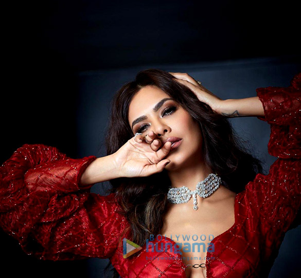 esha gupta 103