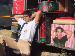 Kartik Aaryan poses like Salman Khan in the behind-the-scenes picture from Love Aaj Kal
