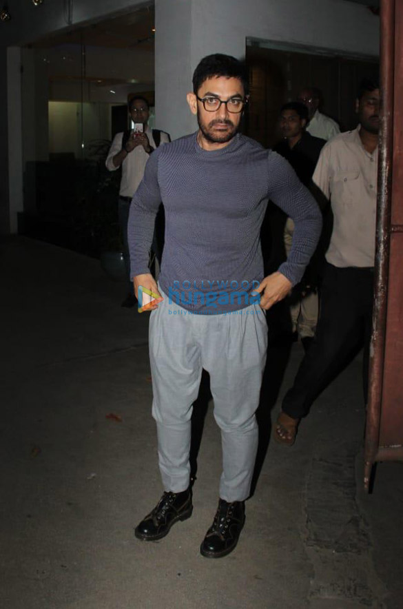 photos aamir khan snapped in juhu 1