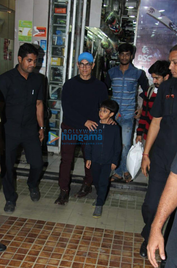 photos aamir khan snapped with his son azad rao khan in bandra 3
