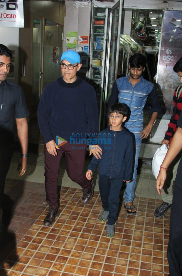 photos aamir khan snapped with his son azad rao khan in bandra 4