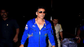 Photos Akshay Kumar, Twinkle Khanna, Sonali Bendre and others snapped at the airport