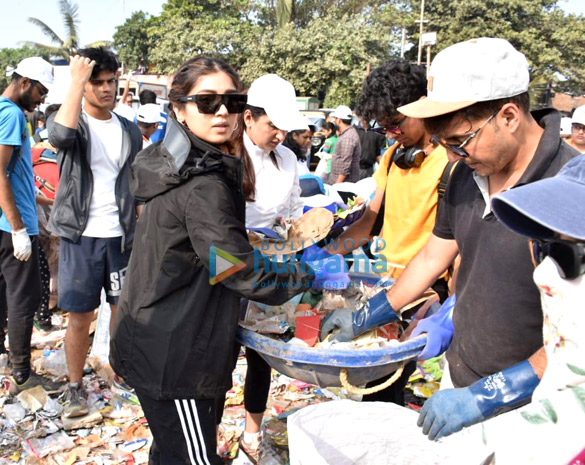 photos bhumi pednekar snapped participating in the beach cleanup drive in juhu 6
