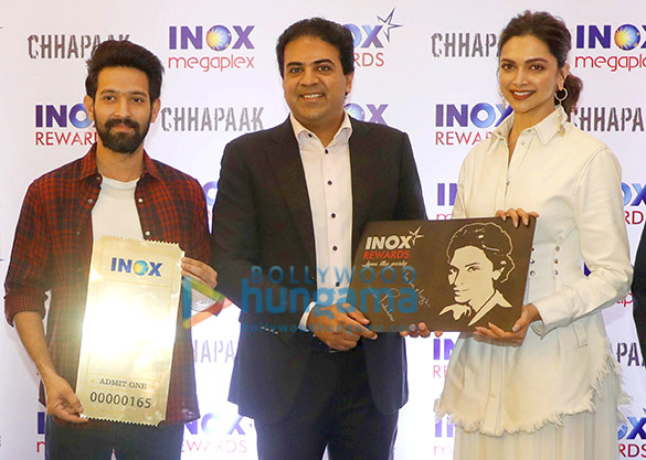 photos deepika padukone snapped at inox megaplox event 3