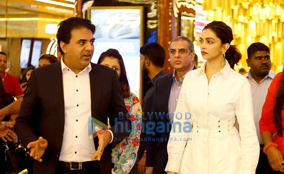 photos deepika padukone snapped at inox megaplox event 4