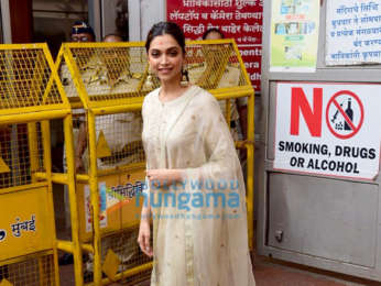 Photos: Deepika Padukone snapped at Siddhivinayak temple