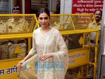 Photos: Deepika Padukone snapped at Siddhivinayak temple