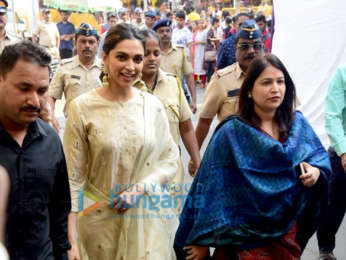 Photos: Deepika Padukone snapped at Siddhivinayak temple
