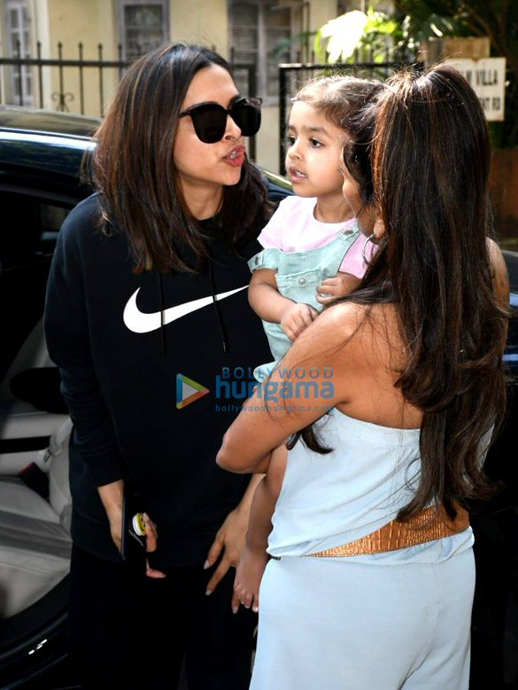photos deepika padukone spotted at a clinic 5