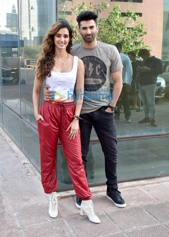 Photos: Disha Patani and Aditya Roy Kapur clicked at Malang promotions Photos: Disha Patani and Aditya Roy Kapur clicked at Malang promotions