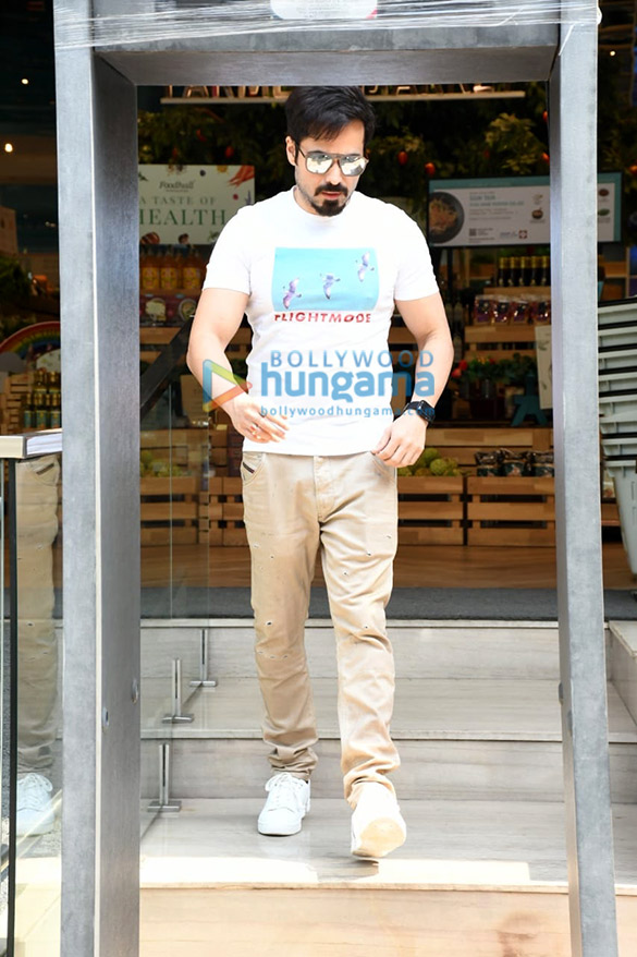 photos emraan hashmi spotted at foodhall in bandra 3
