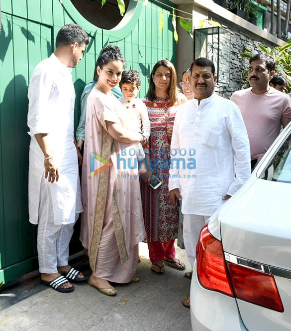 Photos: Kangana Ranaut and her family snapped at her new office in Pali Hill Photos: Kangana Ranaut and her family snapped at her new office in Pali Hill