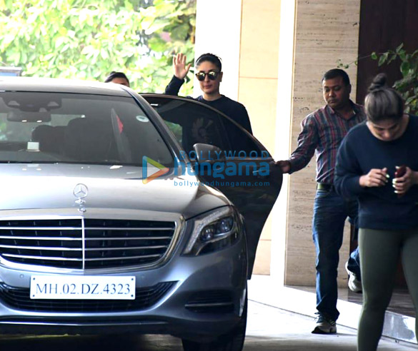 photos kareena kapoor khan spotted in bandra 2 6