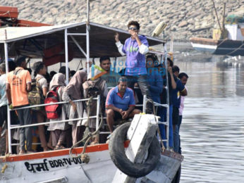 Photos: Kartik Aaryan snapped at Versova jetty