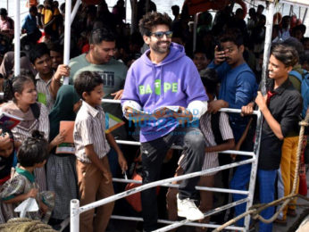 Photos: Kartik Aaryan snapped at Versova jetty