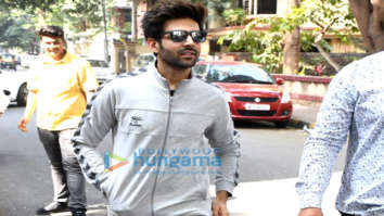 Photos: Kartik Aaryan snapped in Bandra