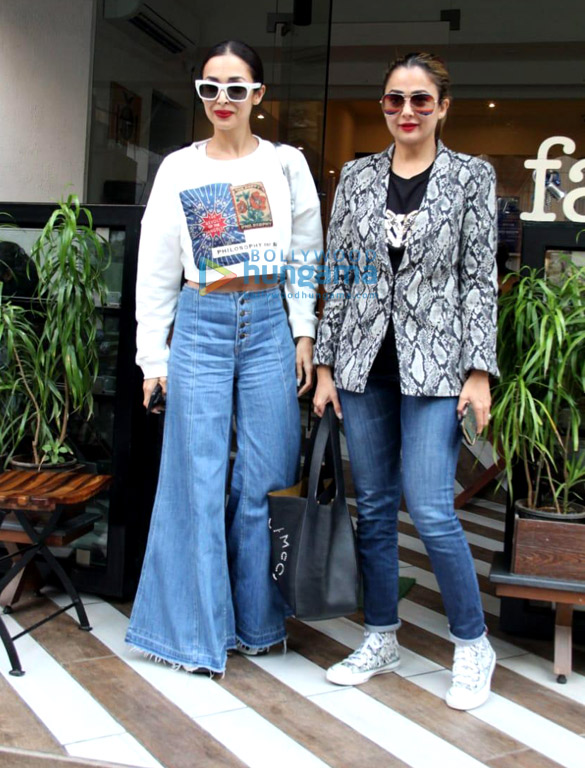 photos malaik arora and amrita arora spotted at farmers cafe in bandra 2