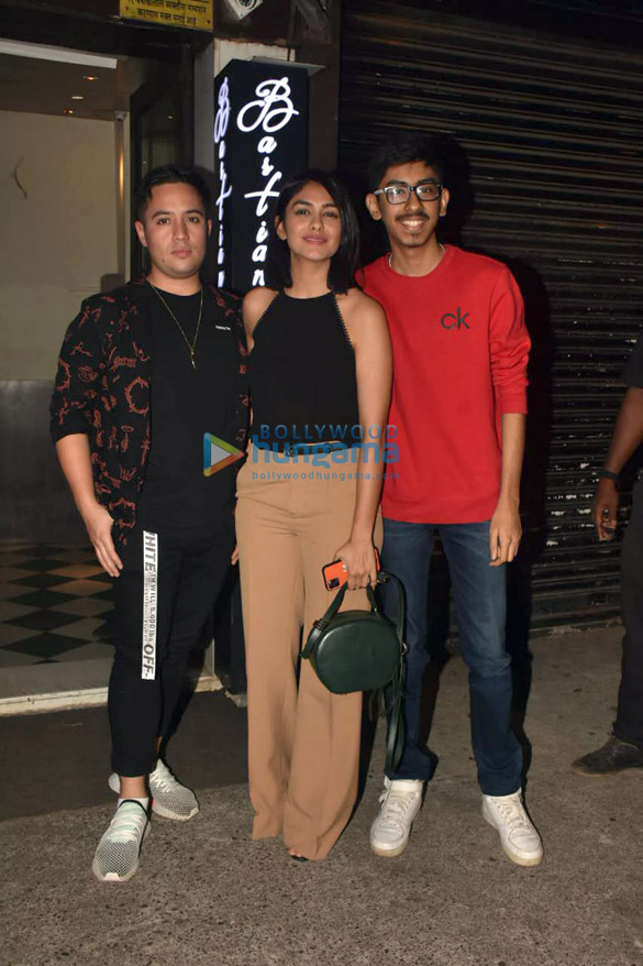 photos mrunal thakur snapped with friends at bastian in bandra 1