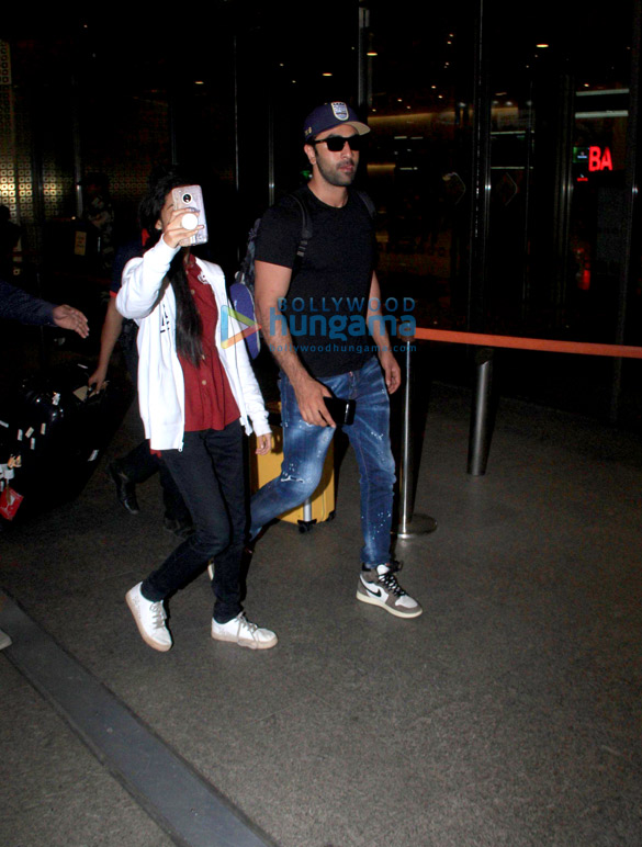 Photos: Ranbir Kapoor, Alia Bhatt, Varun Dhawan, Nora Fatehi and others snapped at the airport Photos: Ranbir Kapoor, Alia Bhatt, Varun Dhawan, Nora Fatehi and others snapped at the airport
