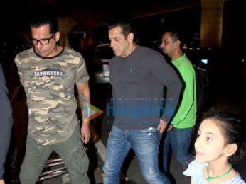Photos: Salman Khan, Jackie Shroff, Vaani Kapoor and others snapped at the airport