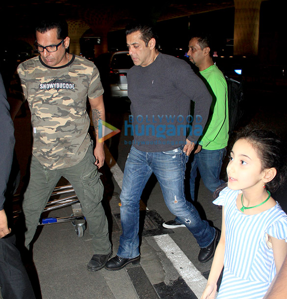 photos salman khan and jackie shroff snapped at the airport 3
