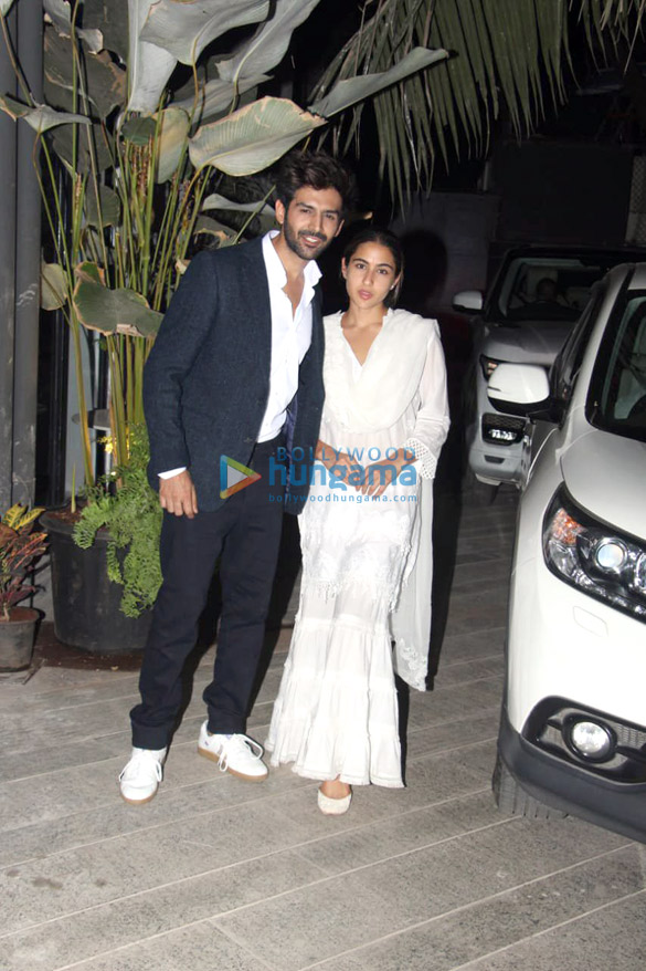 Photos: Sara Ali Khan and Kartik Aaryan snapped at Maddock Films’ office in Bandra Photos: Sara Ali Khan and Kartik Aaryan snapped at Maddock Films’ office in Bandra