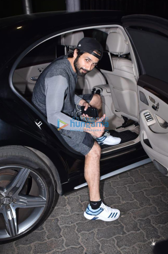 Photos: Shahid Kapoor snapped playing cricket in Juhu