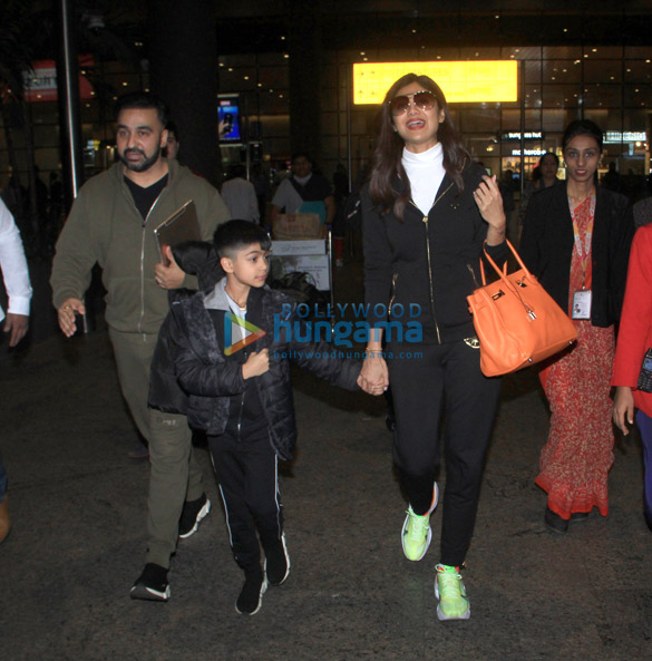 photos shilpa shetty viaan raj kundra and raj kundra snapped at the airport 1