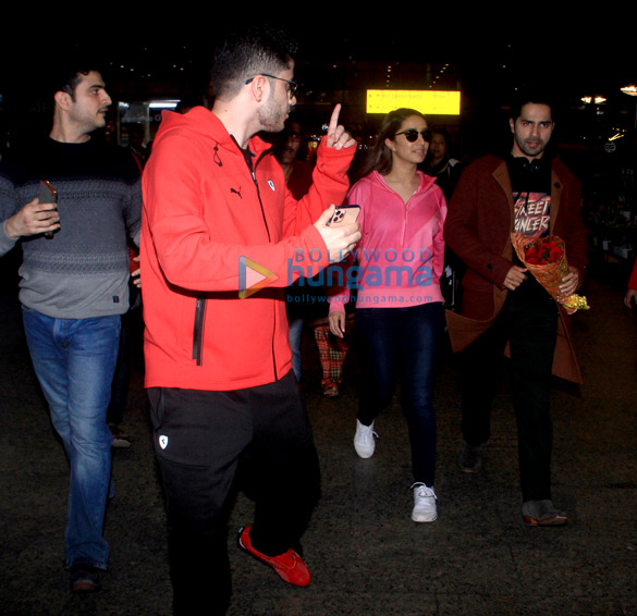 photos shraddha kapoor and varun dhawan snapped at the airport 4