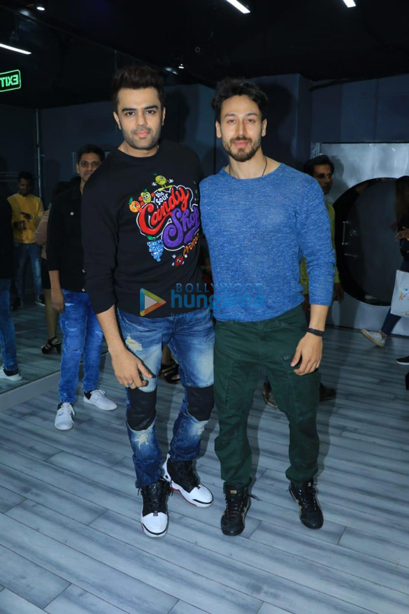 photos tiger shroff urvashi rautela and others grace the opening of dance studio 5