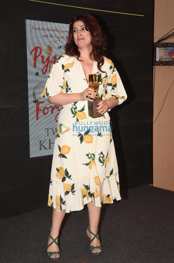 photos twinkle khanna snapped at crossword book awards 2020 at crossword bookstores 0121 3