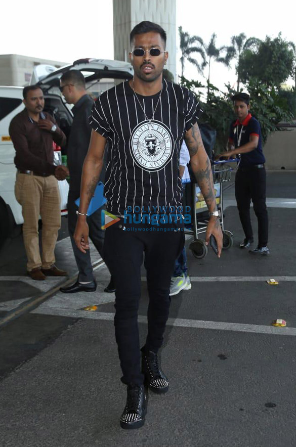 photos varun dhawan shraddha kapoor priyanka chopra jonas and others snapped at the airport 3 2