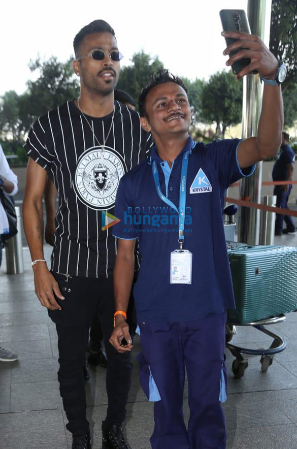 photos varun dhawan shraddha kapoor priyanka chopra jonas and others snapped at the airport 4 2