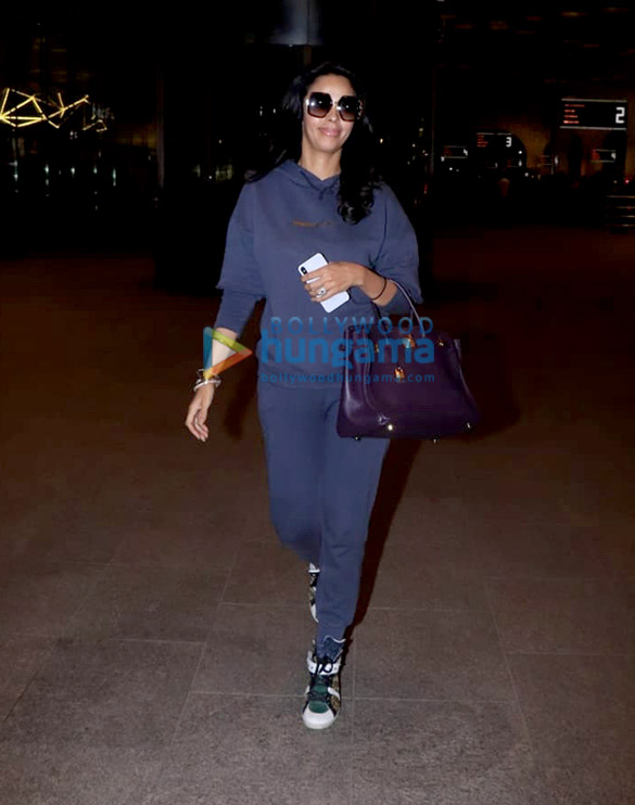 photos varun dhawan shraddha kapoor and mallika sherawat snapped at the airport 5