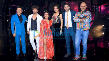 Photos: Varun Dhawan and Shraddha Kapoor snapped on sets of Indian Idol promoting their film Street Dancer 3D