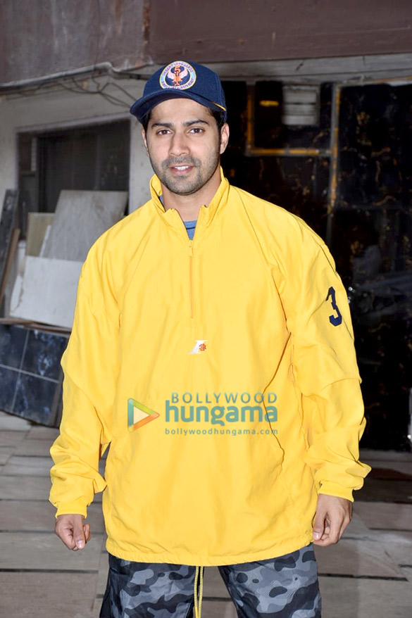 photos varun dhawan snapped at the gym in bandra 3 2